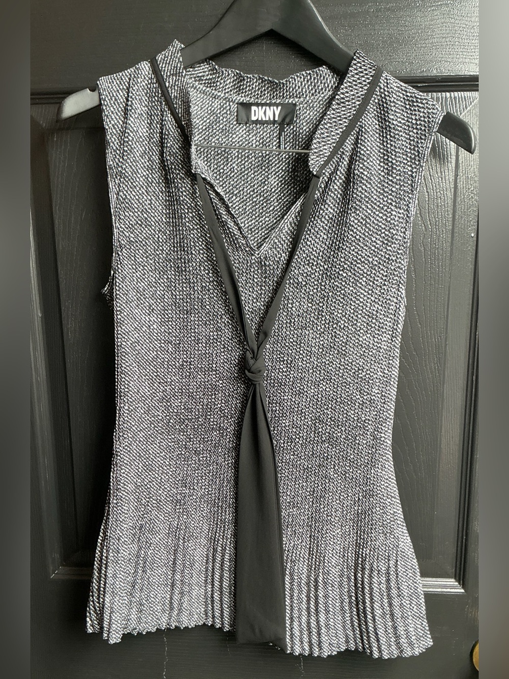 DKNY Black & White Knit Tie-Front Sleeveless Blouse